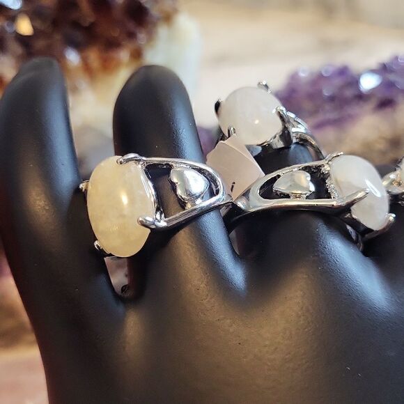 Size 7 Snow Quartz Gemstone Silver Plated Rings - Picture 13 of 14